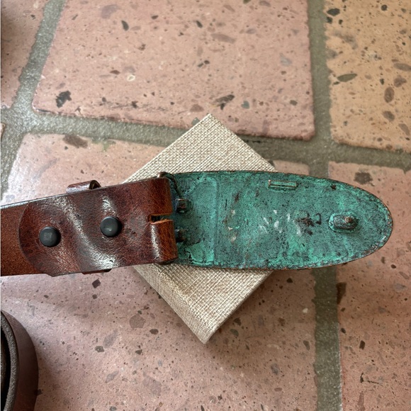 Green and Brown Embossed Belt Buckle - Picture 3 of 4